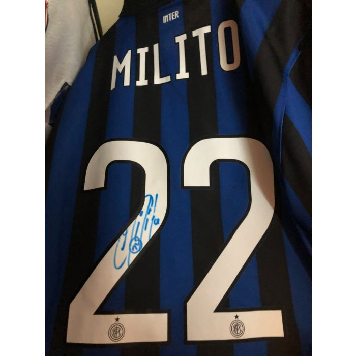 Inter milito autografata 